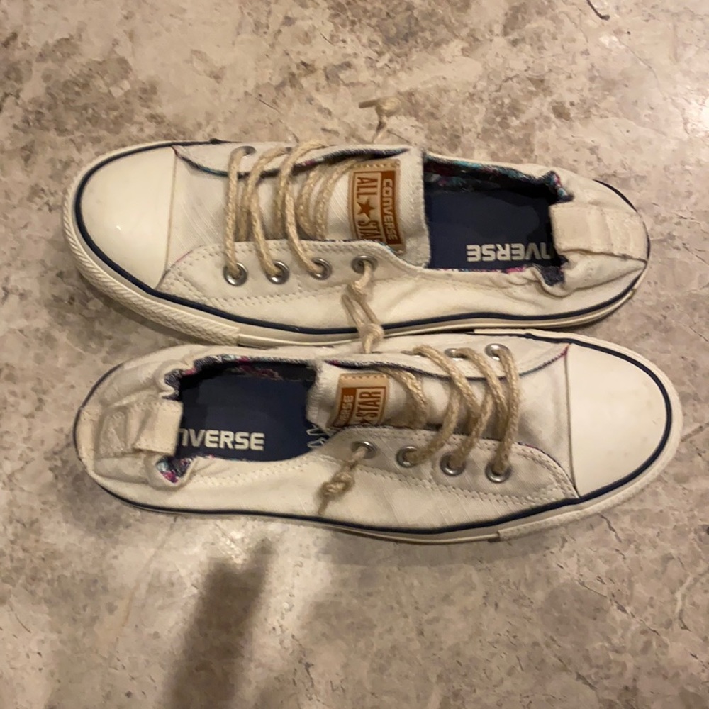BRAND NEW, WORN TWICE Size 8 converse sneakers